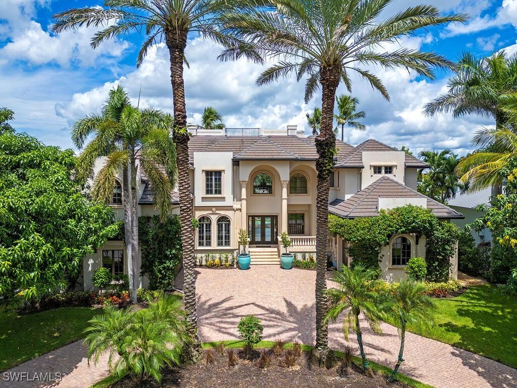 651 21st Ave., Naples, FL 34102