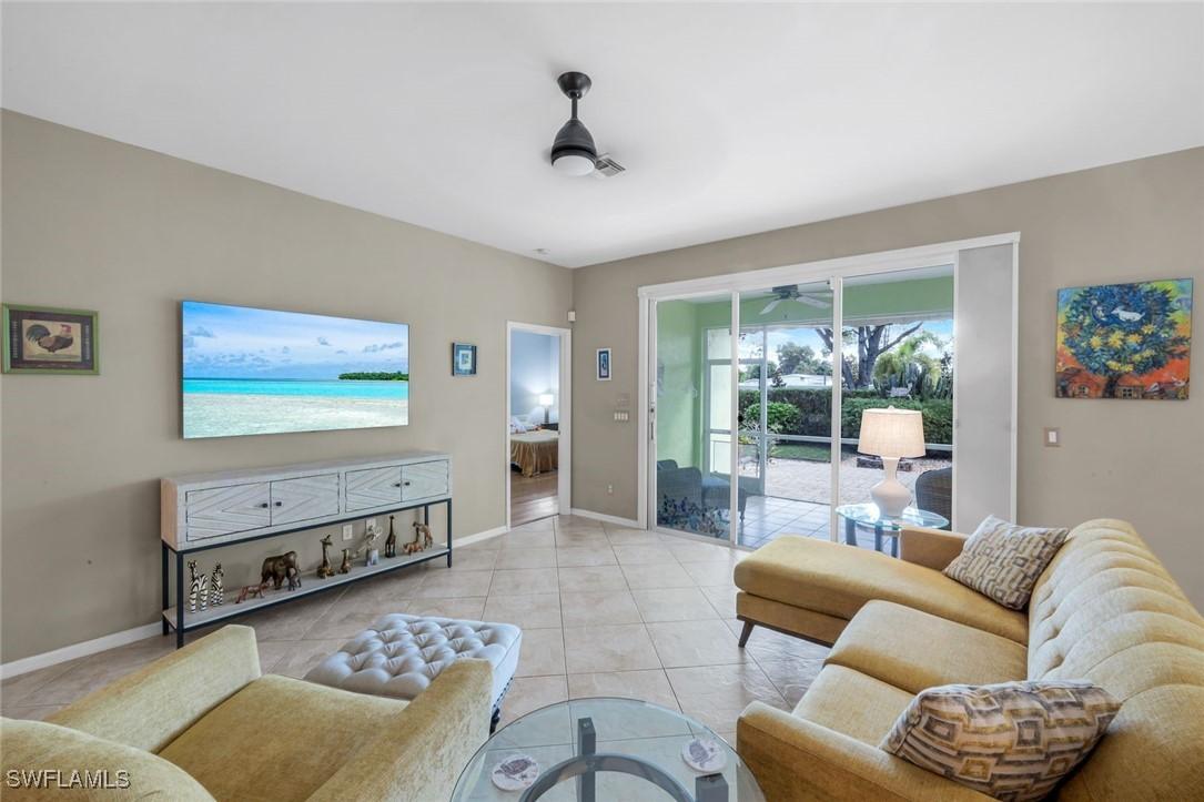 200 Stanhope Cir., Naples, FL 34104