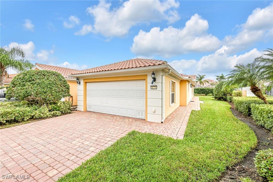 8275 Yasmina Way, Naples, FL 34114