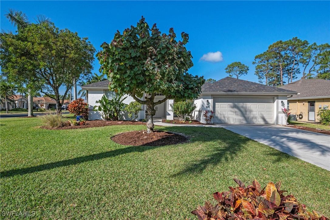 1015 Tivoli Ln., Naples, FL 34104