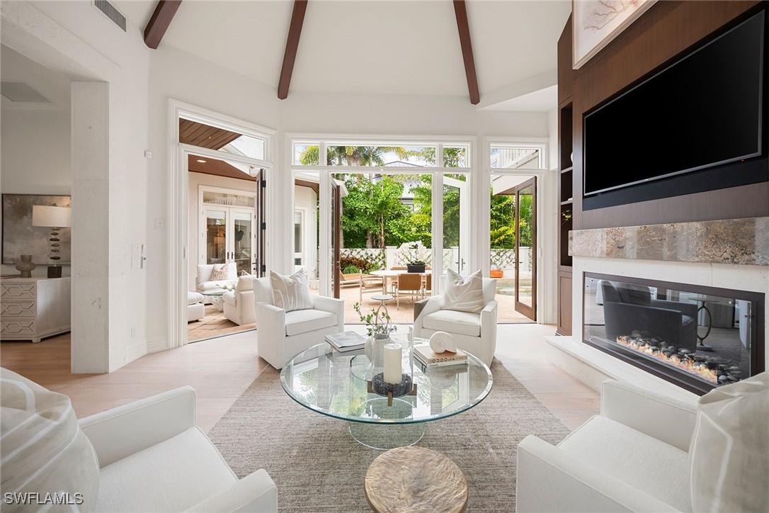 429 14th Ave., Naples, FL 34102