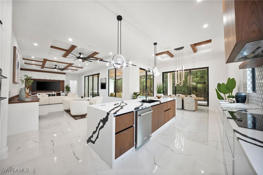 135 7th St., Naples, FL 34102