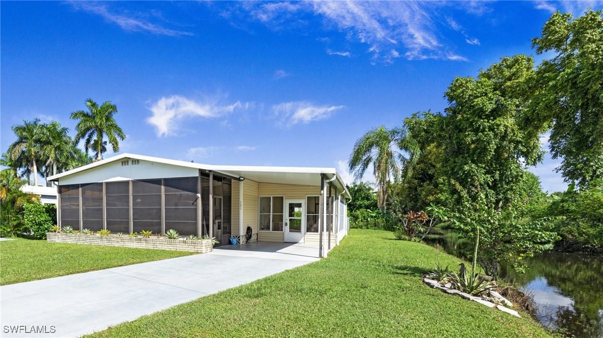 101 Pine Key Ln., Naples, FL 34114