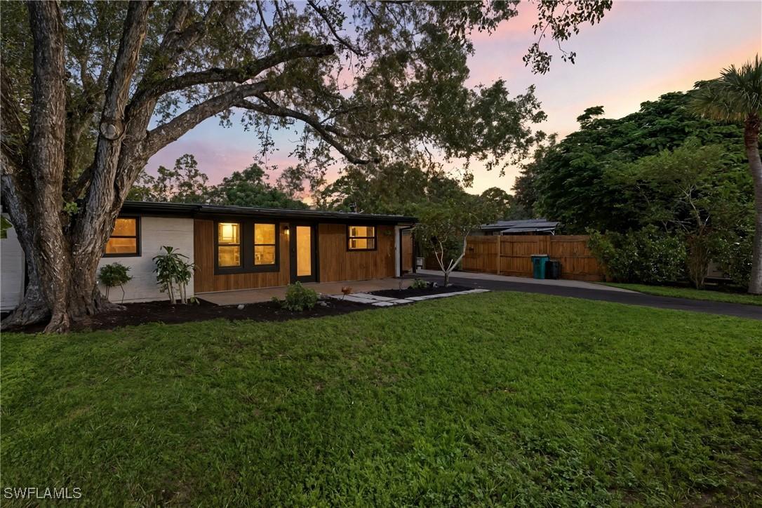 1280 Pine St., Naples, FL 34104