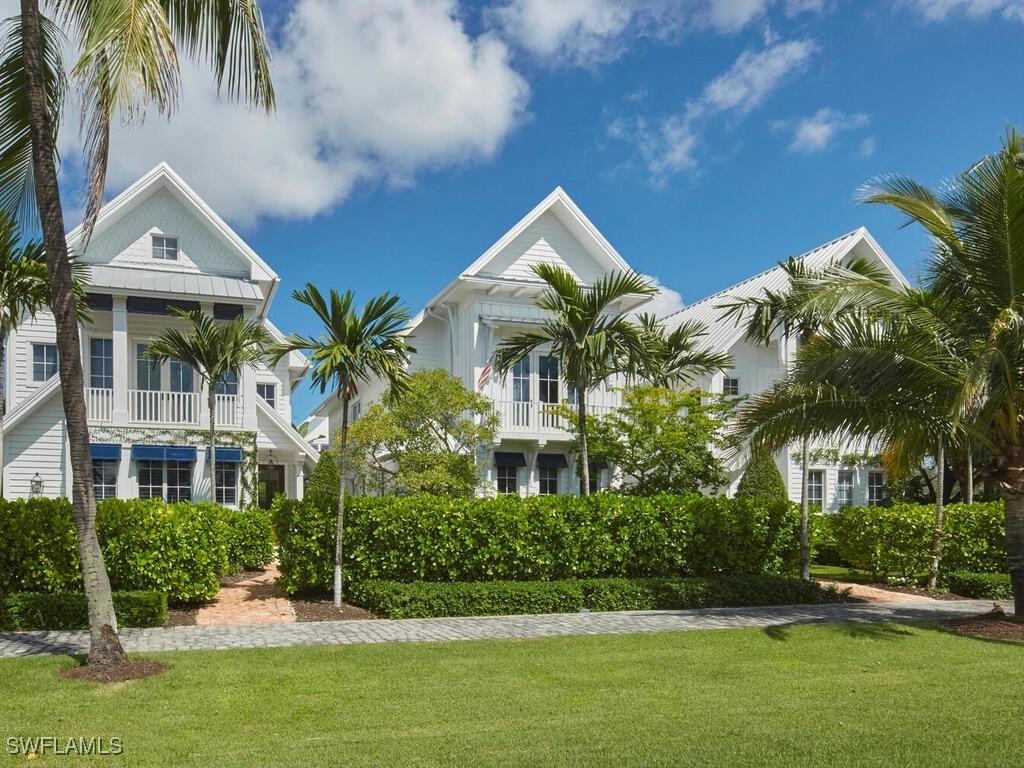 909 10th Ave., Naples, FL 34102