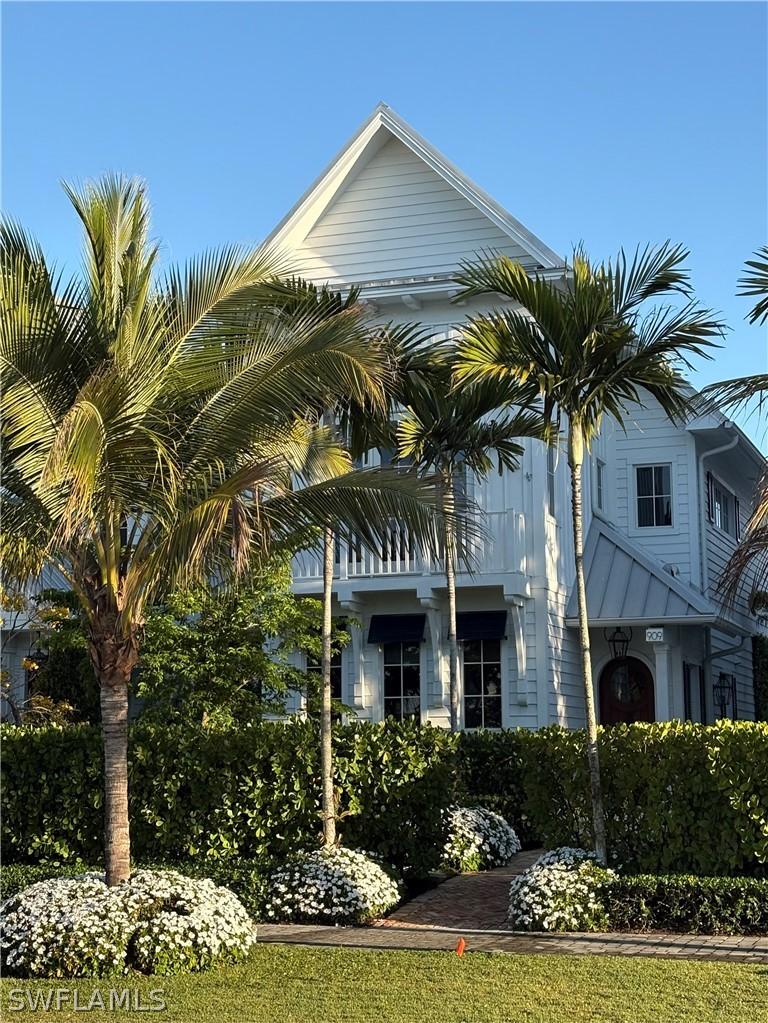 909 10th Ave., Naples, FL 34102