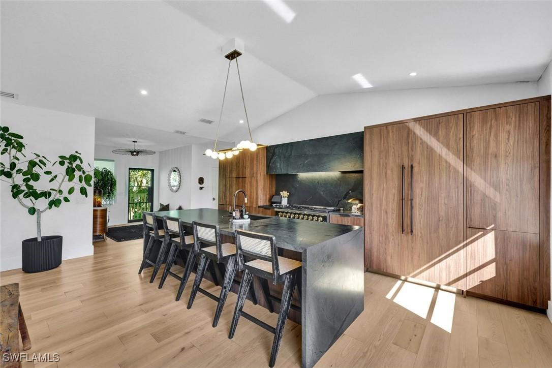 746 Park Ave., Naples, FL 34110