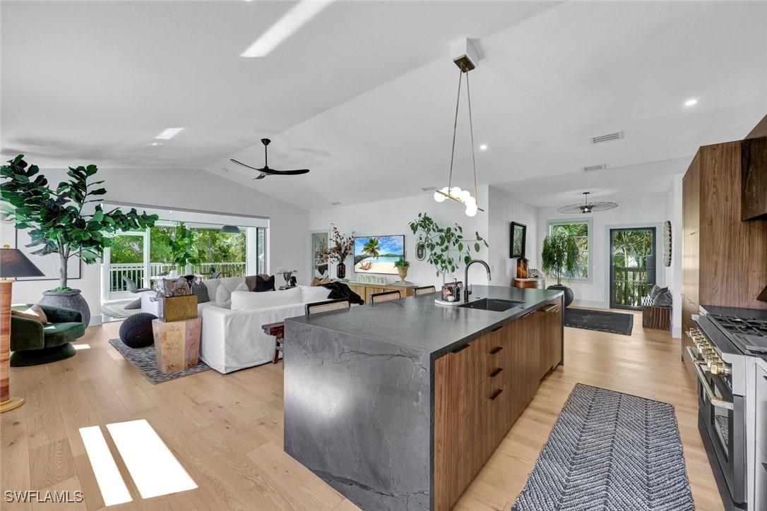 746 Park Ave., Naples, FL 34110