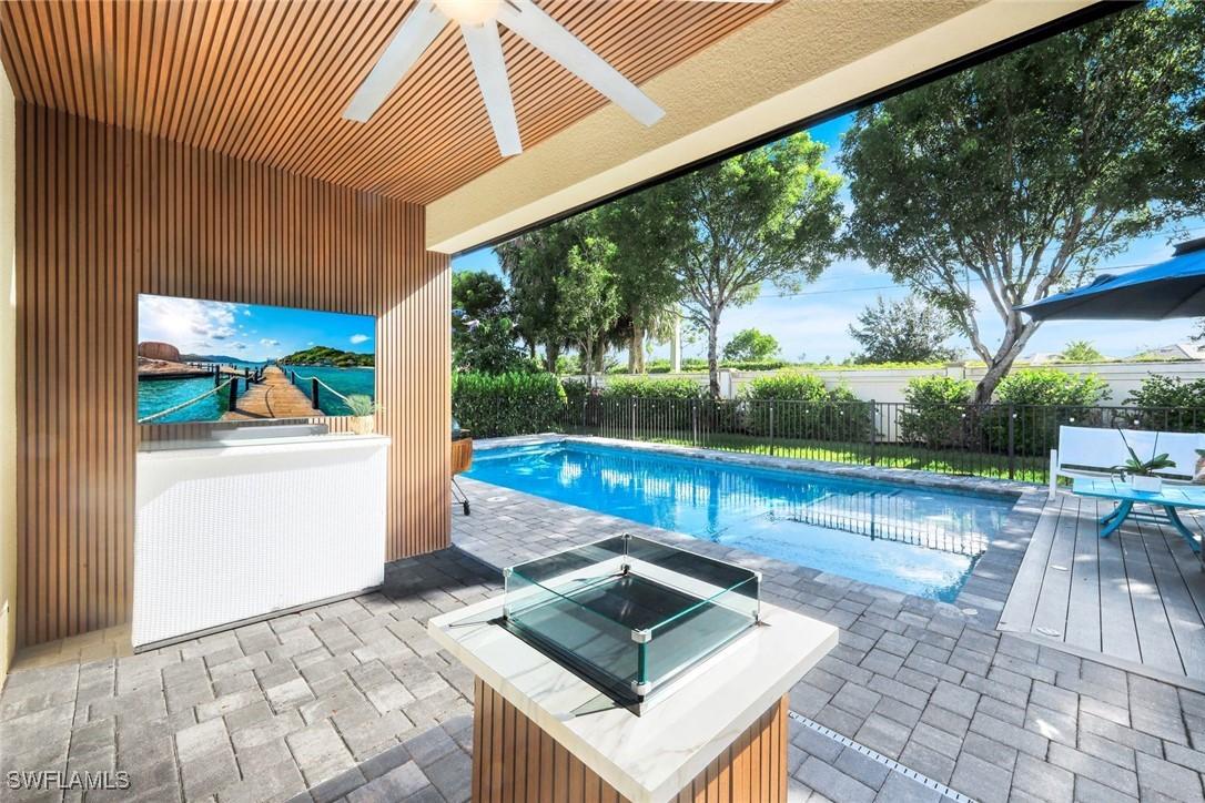 9445 Glenforest Dr., Naples, FL 34120