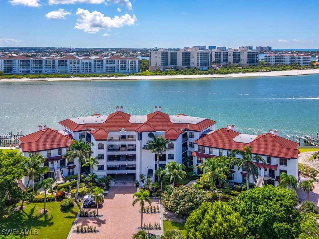 421 La Peninsula Blvd., Naples, FL 34113