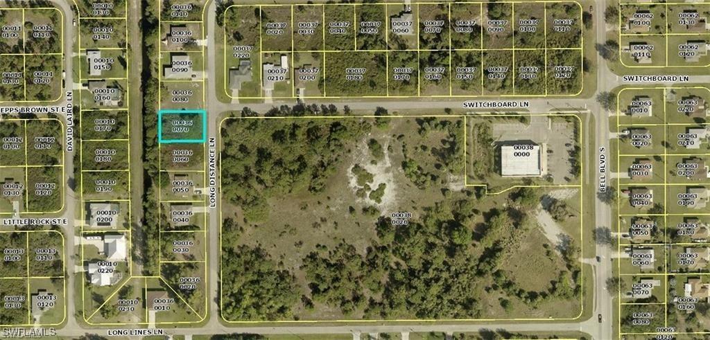 727 Long Distance Ln., Lehigh Acres, FL 33974