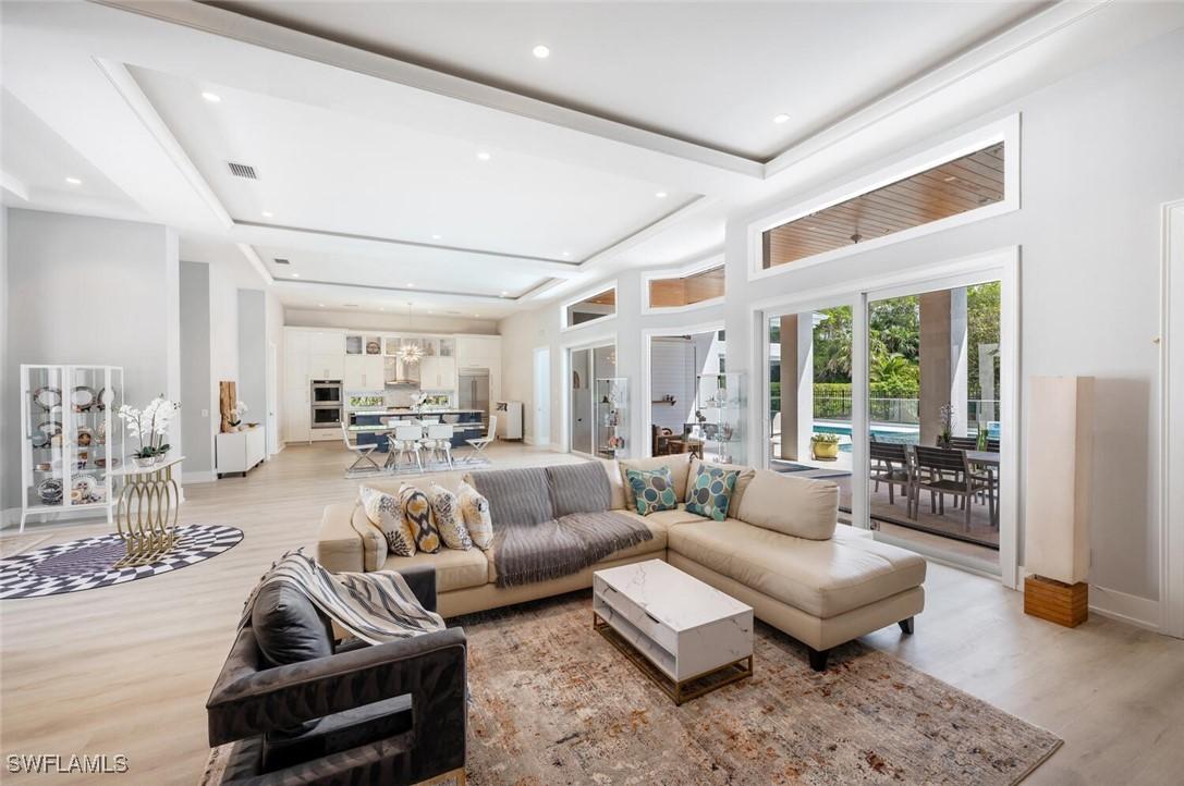 9240 The Ln., Naples, FL 34109