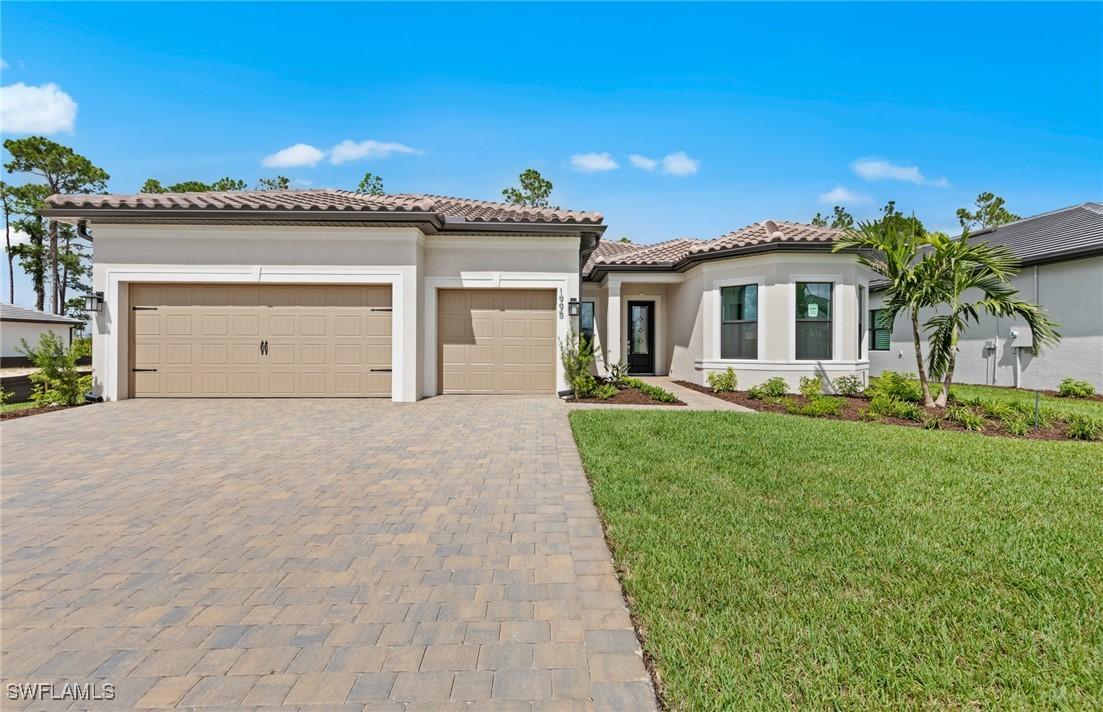 1995 Don Benito Way, Naples, FL 34120