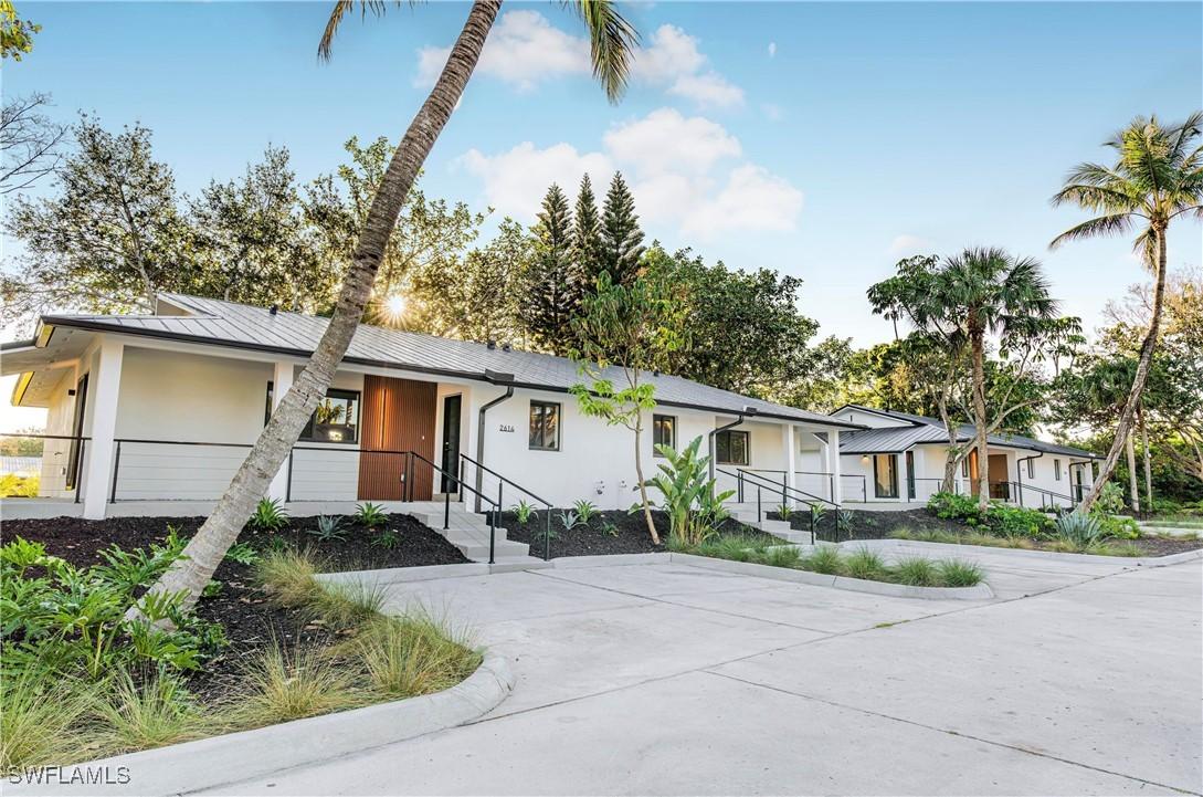 2616 Lakeview Dr., Naples, FL 34112