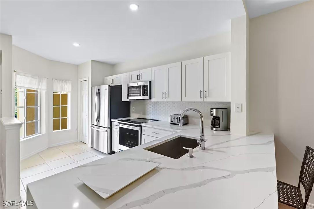 9185 Celeste Dr. #204, Naples, FL 34113