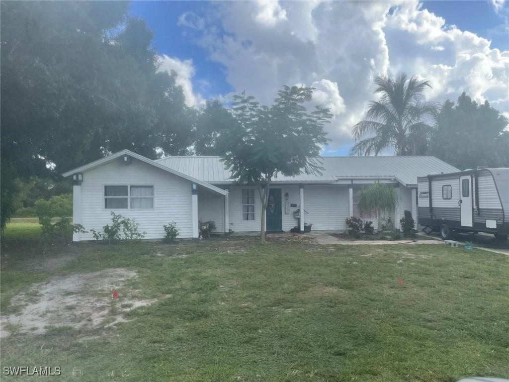 1127 Gifford Ave., Lehigh Acres, FL 33936
