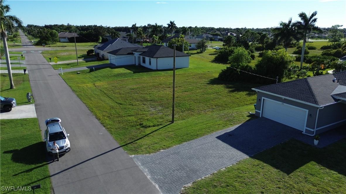 2012 NW 24th Pl., Cape Coral, FL 33993