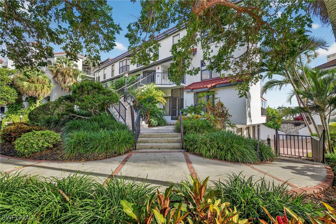 111 La Peninsula Blvd., Naples, FL 34113