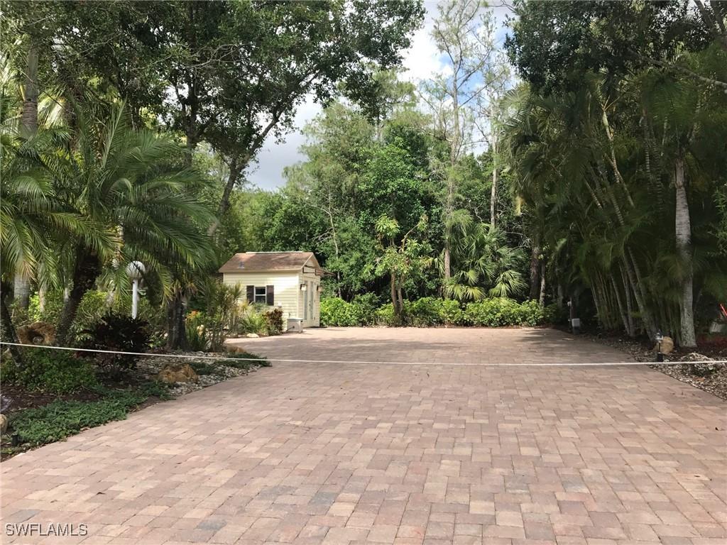 4914 Coach Ln., Naples, FL 34114