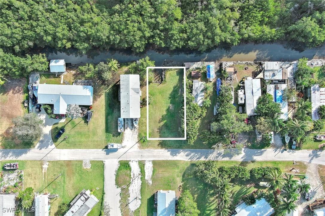 6 Spoonbill Ave., Everglades City, FL 34139