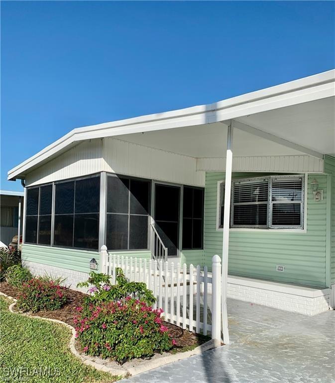 736 Knotty Pine Cir., North Fort Myers, FL 33917