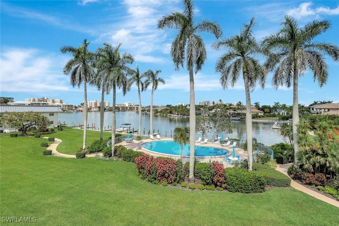 383 Harbour Dr. #304, Naples, FL 34103