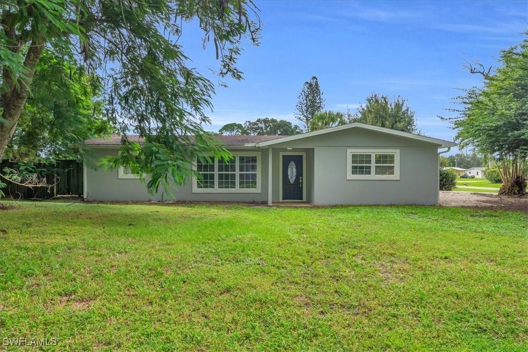 3897 Coconut Cir., Naples, FL 34104