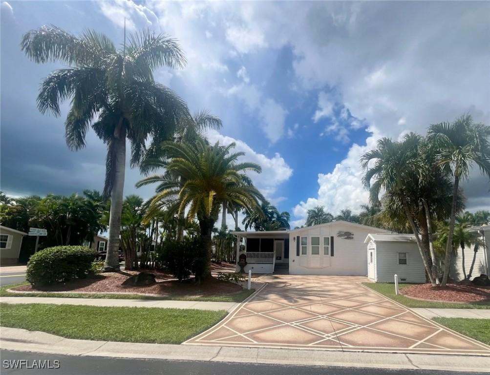 1352 Amethyst Lake Ln., Naples, FL 34114