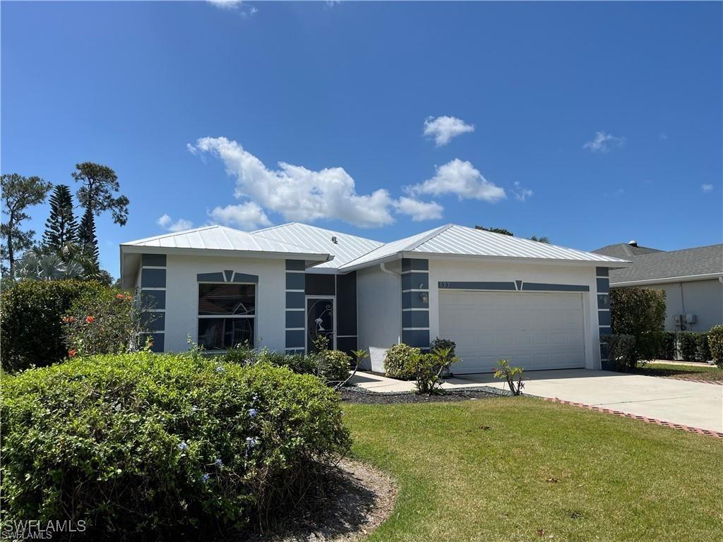 177 Stanhope Cir., Naples, FL 34104