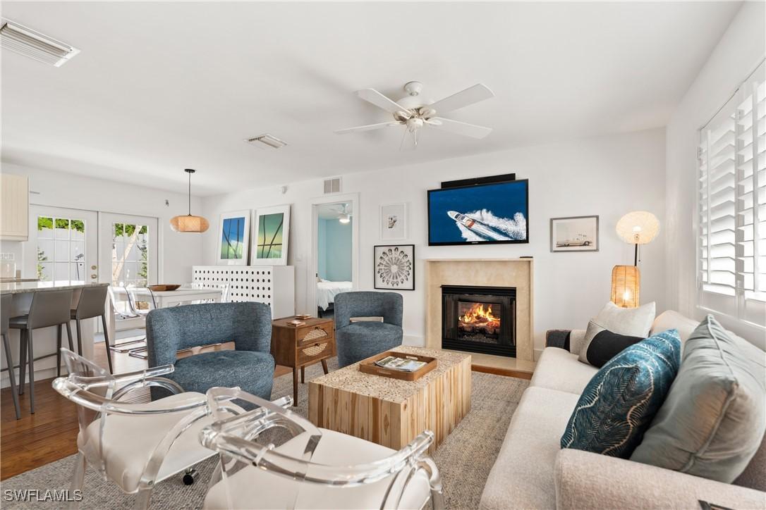 725 Central Ave., Naples, FL 34102