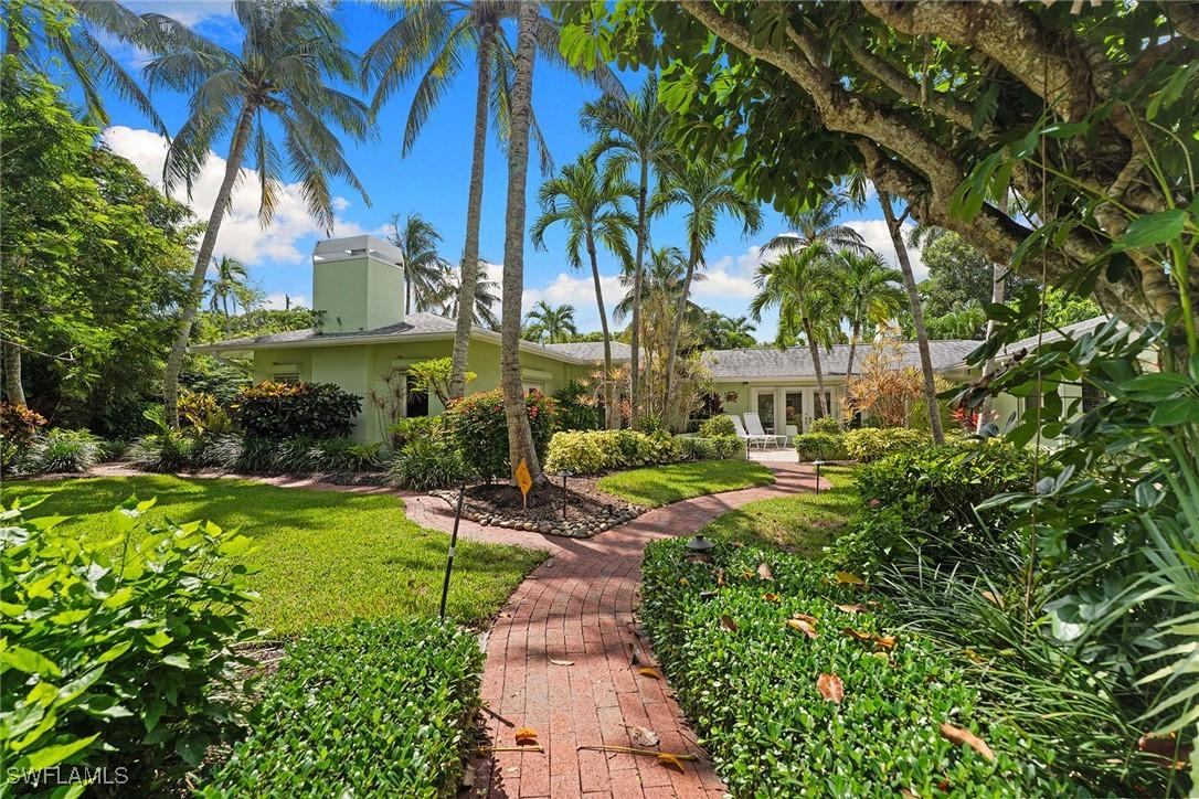 280 4th Ave., Naples, FL 34102