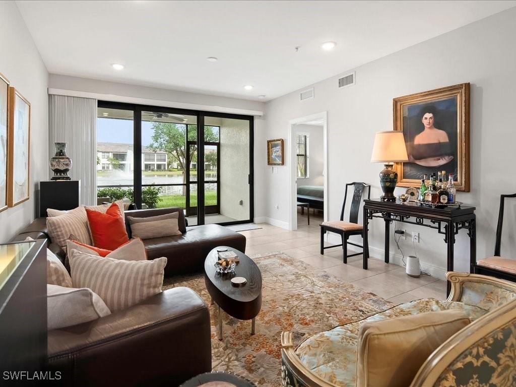 15102 Palmer Lake Cir. #105, Naples, FL 34109