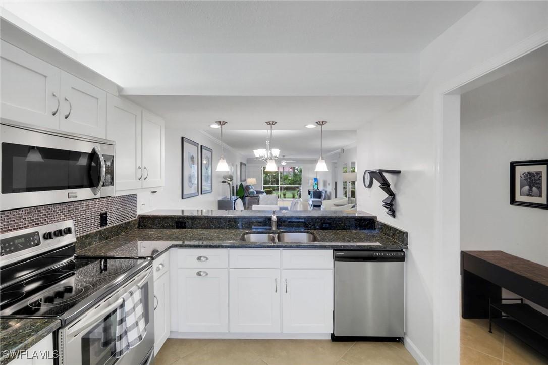 2462 Hidden Lake Dr. #201, Naples, FL 34112