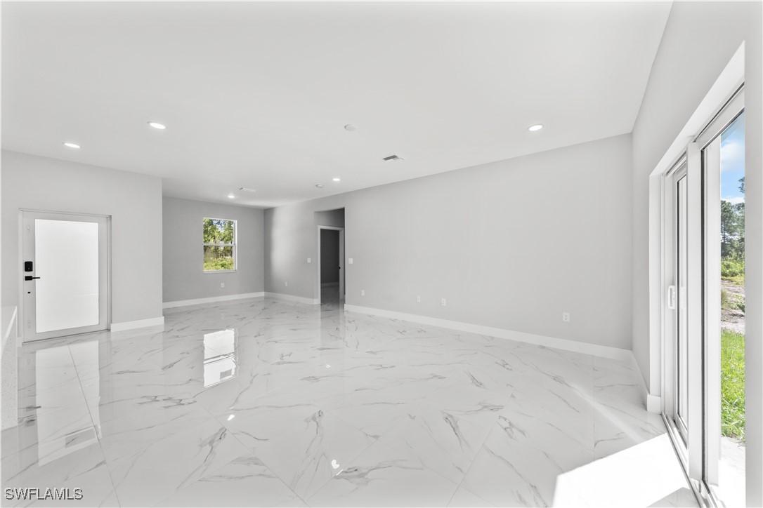 967 Edgerton Ave., Lehigh Acres, FL 33974