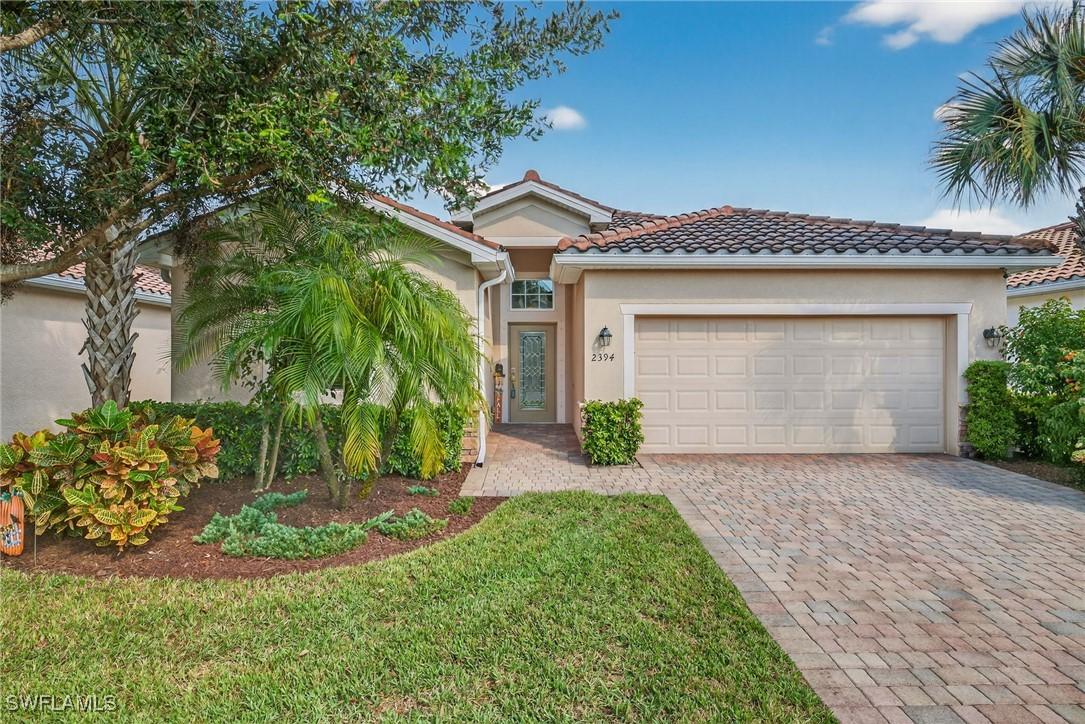 2394 Heydon Cir., Naples, FL 34120