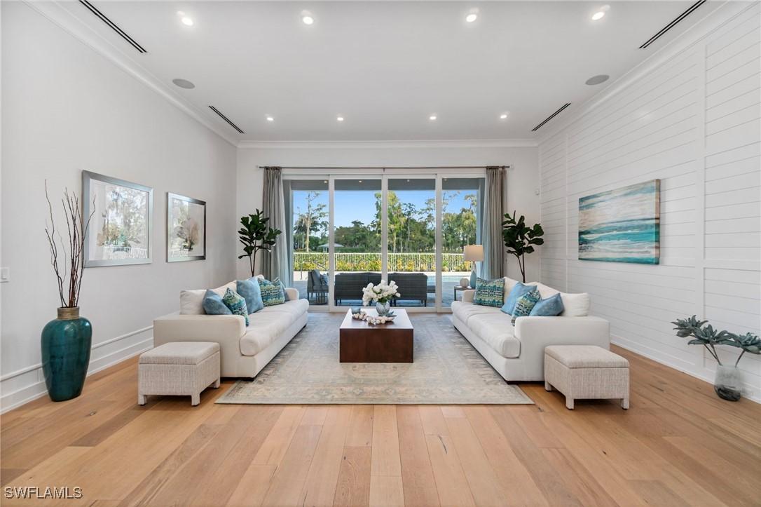 4467 Silver Fox Dr., Naples, FL 34119