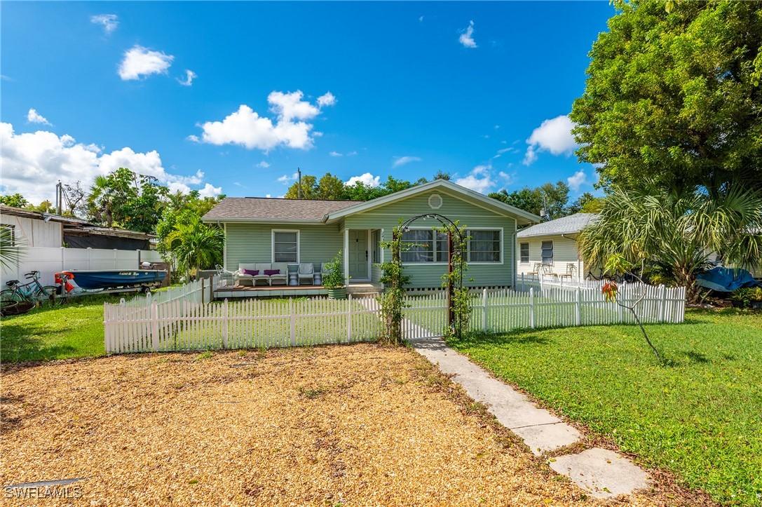 2432 Washington Ave., Naples, FL 34112