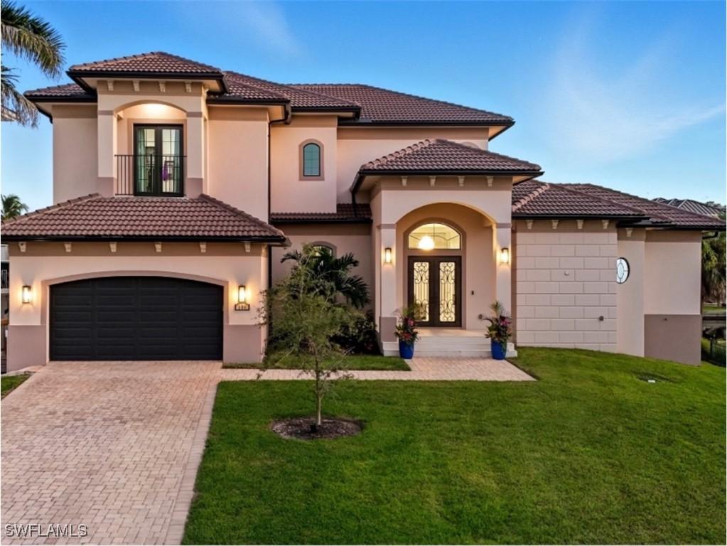 388 Pine Ave., Naples, FL 34108