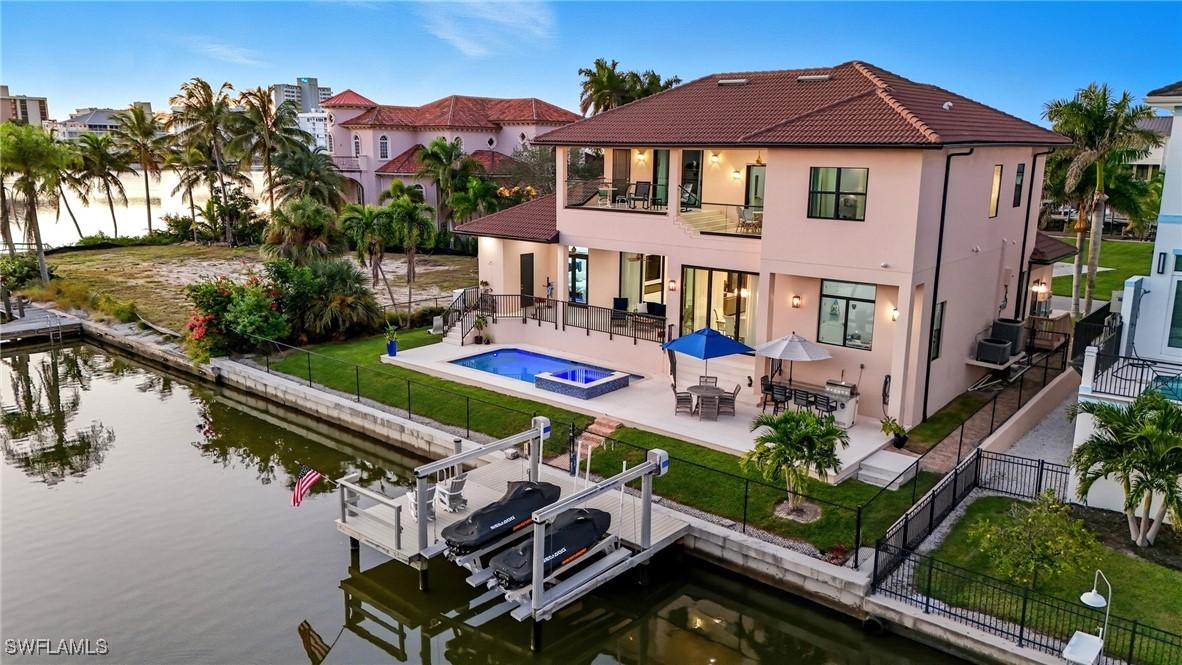 388 Pine Ave., Naples, FL 34108