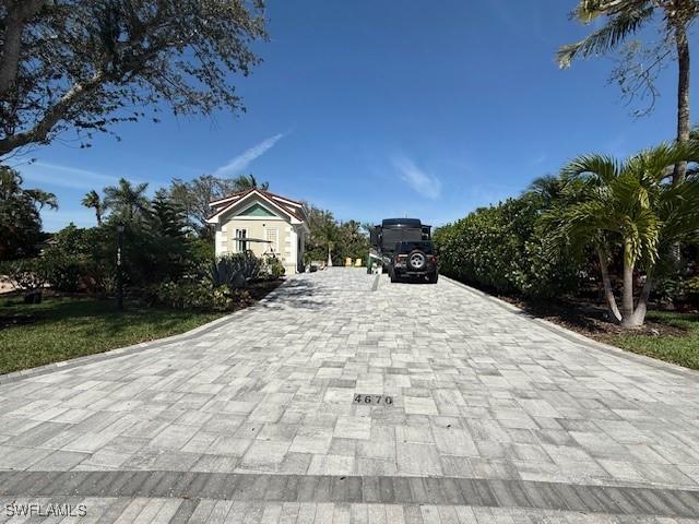 4670 Southern Breeze Dr., Naples, FL 34114