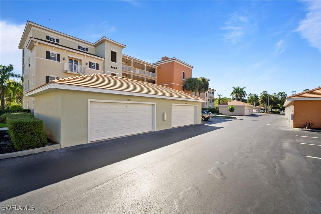 4455 Botanical Place Cir. #5, Naples, FL 34112