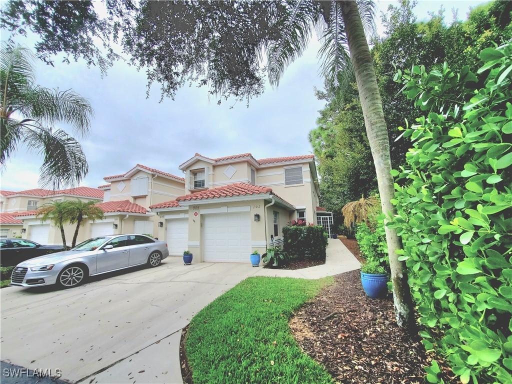 925 Eastham Way #J-102, Naples, FL 34104