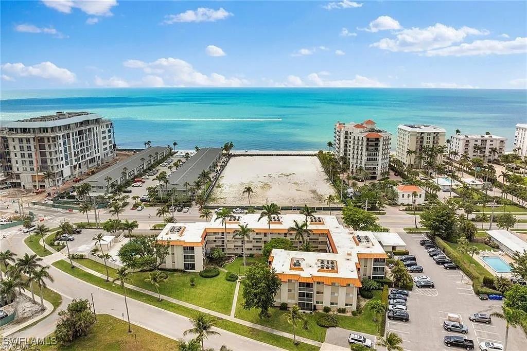 1100 Gulf Shore Blvd. #301, Naples, FL 34102
