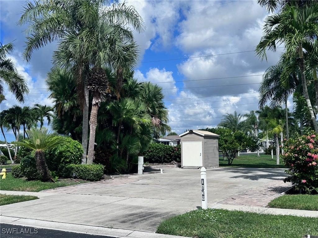 1659 Diamond Lake Cir., Naples, FL 34114