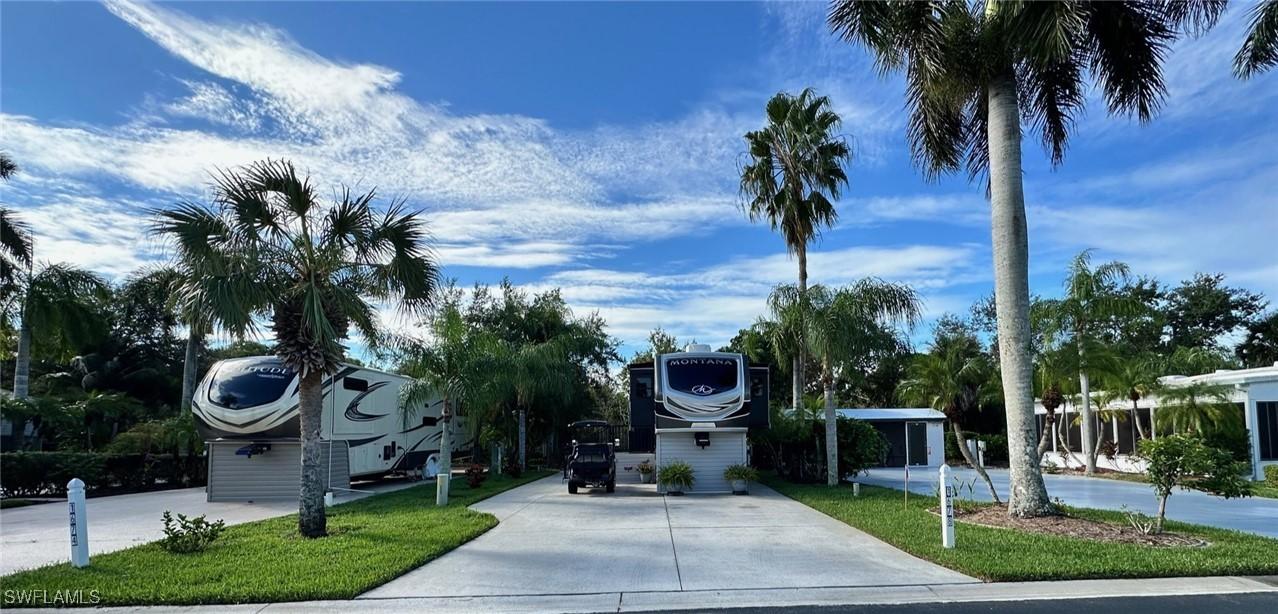 1678 Diamond Lake Cir., Naples, FL 34114