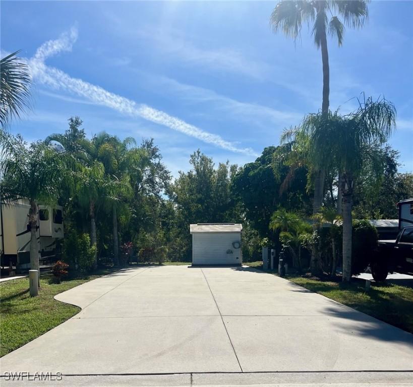 1678 Diamond Lake Cir., Naples, FL 34114