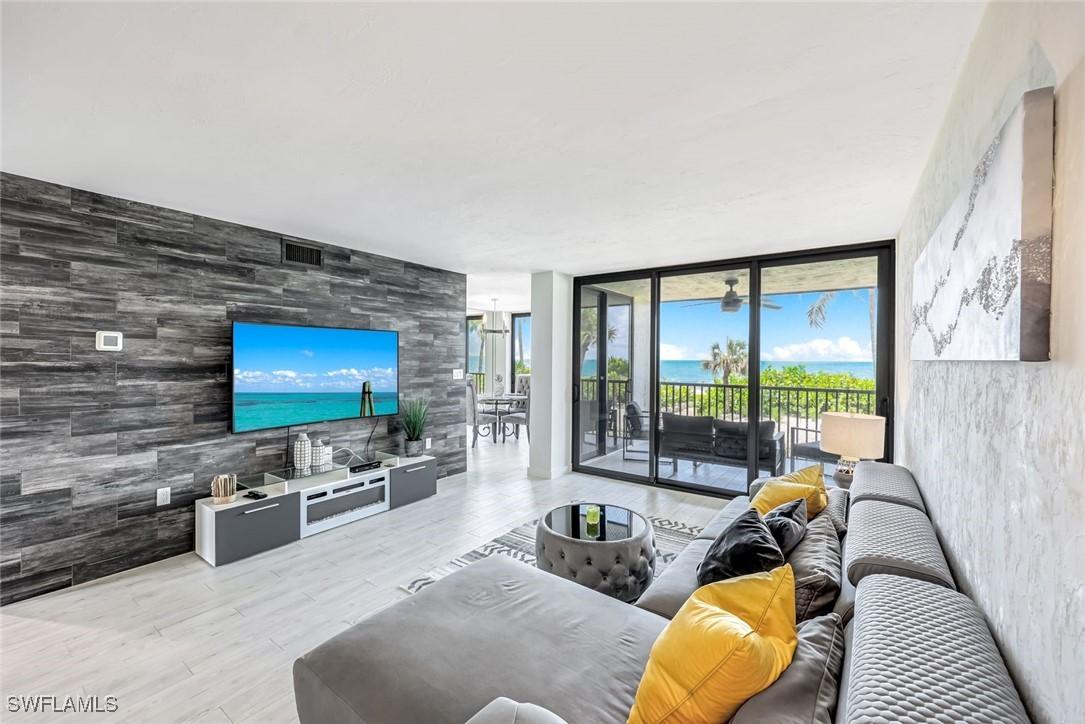 10475 Gulf Shore Dr. #112, Naples, FL 34108