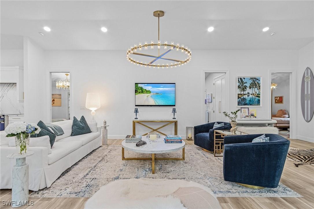 725 2nd St., Naples, FL 34102