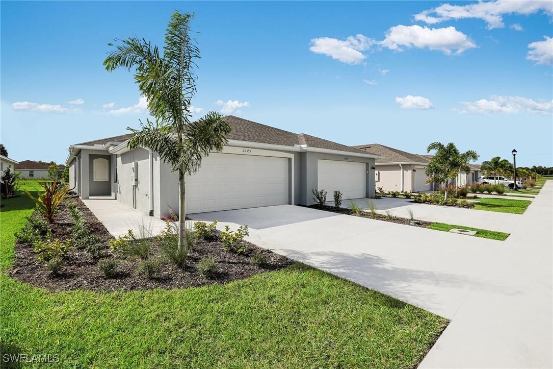 20611 Hazelnut Ct., Lehigh Acres, FL 33936