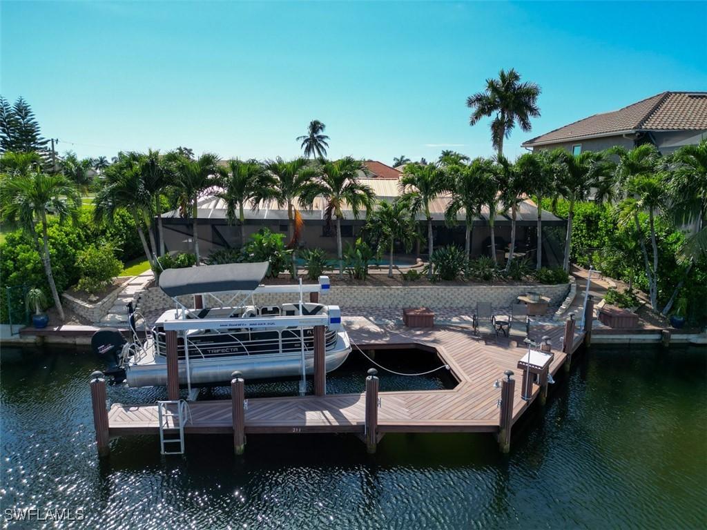 211 Seahorse Ct., Marco Island, FL 34145